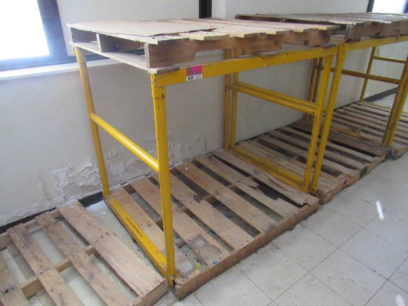 lot 1371 image: 3 Yellow Pallet Racks