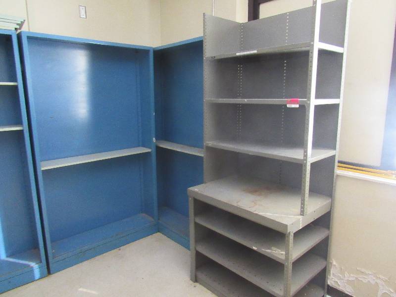 lot 1372 image: 6 Metal Shelves
