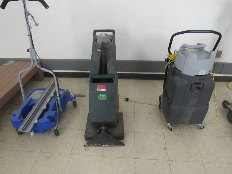 lot 1375 image: Misc. Cleaning Lot