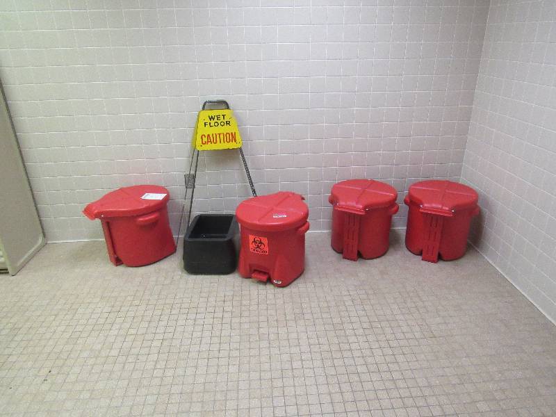 lot 1402 image: 4 Biohazard Containers