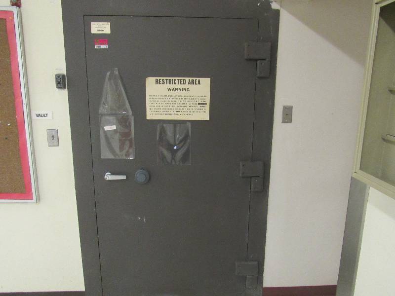 lot 1472 image: Security Vault Door