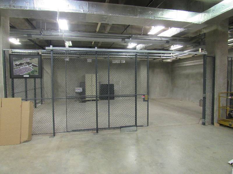 lot 1485 image: Wov-N-Wire Folding Guard Cage Contents Not Included