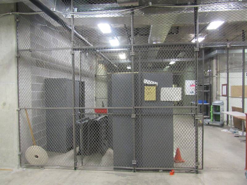 lot 1541 image: Cage with Roller Door On Track