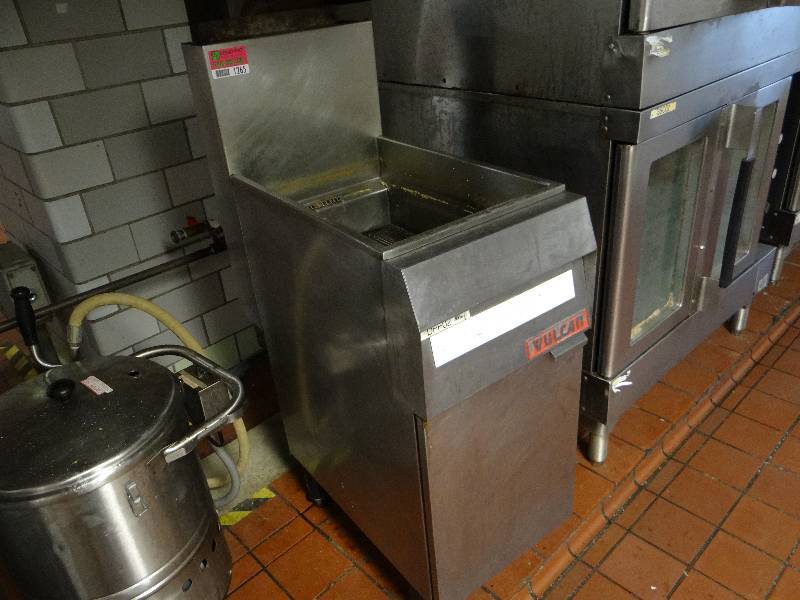 lot 1265 image: Vulcan 45lb Natural Gas Fryer Model TK45 (Located In Kitchen)