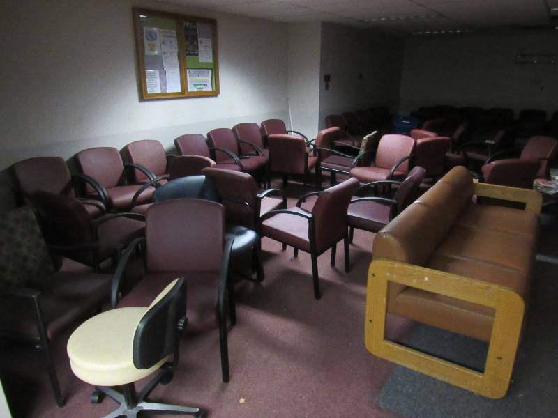 lot 1604 image: Large Lot Of Waiting Room Chairs And Benches