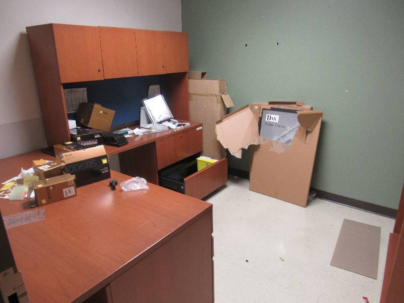 lot 1677 image: Contents Of Office Room