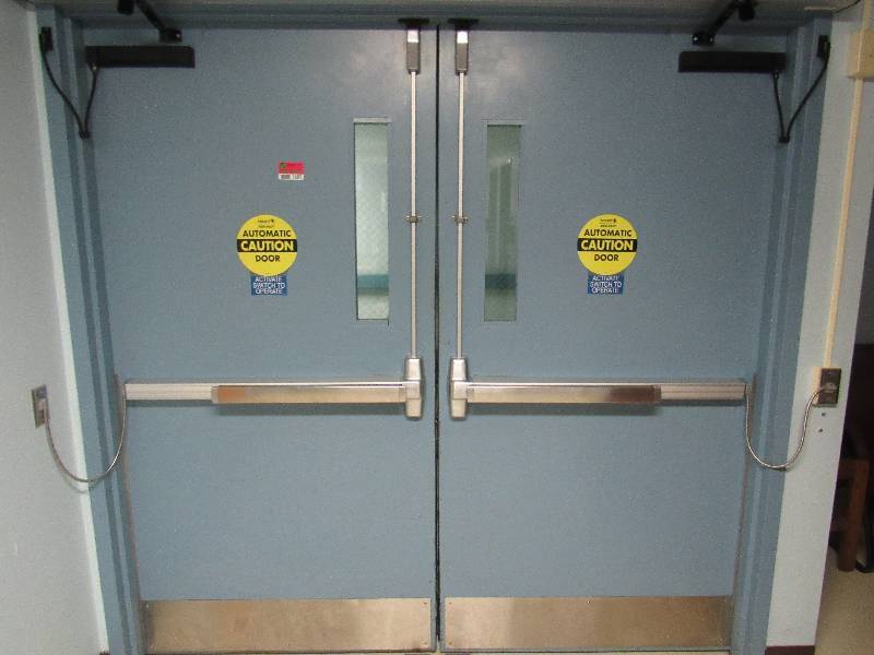lot 1685 image: Set Of Swing Doors With Besam Automatic Opener System