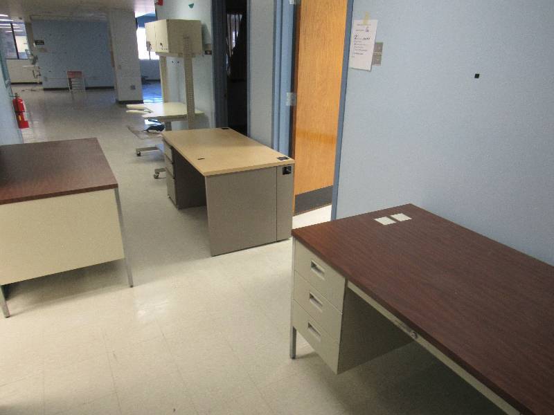 lot 1688 image: Lot Of Office Furniture