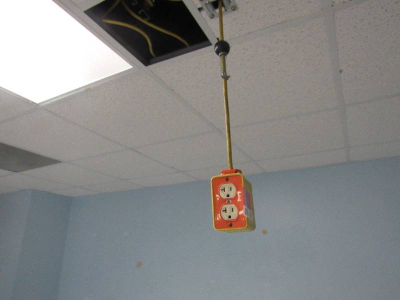 lot 1698 image: (3) Retractible Ceiling Power Outlets (Erricson)
