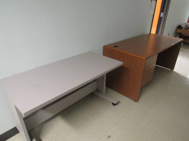 lot 1711 image: Contents of Rooms  Bathrooms