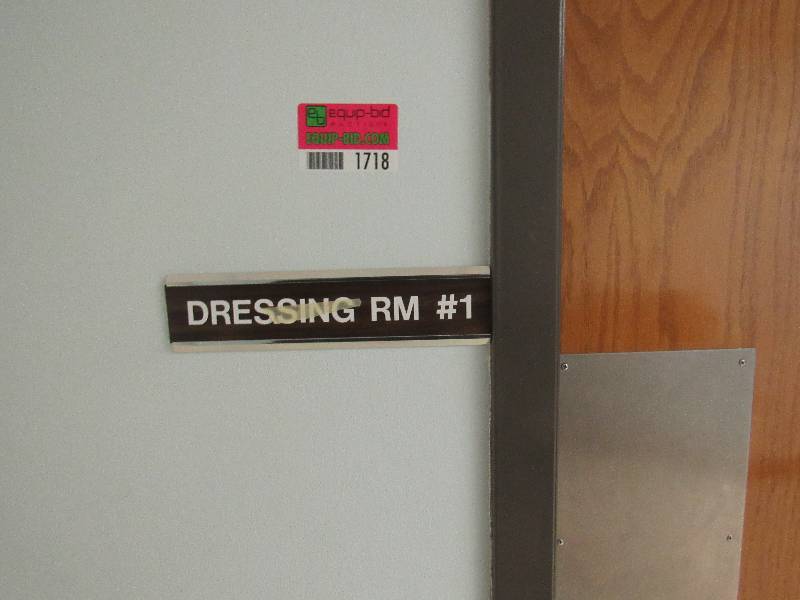 lot 1718 image: Contents of Dressing Room  Partitions