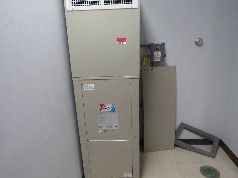 lot 1726 image: Bard Heat And AC Unit