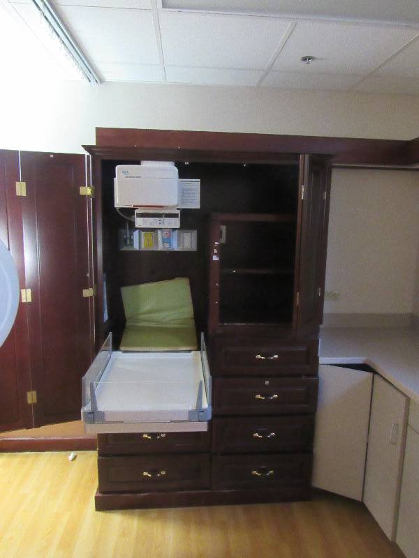 lot 1916 image: Contents of Baby Delivery Room