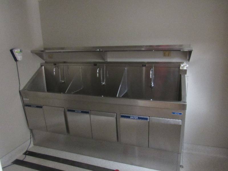 lot 1920 image: Operating & Scrub Room