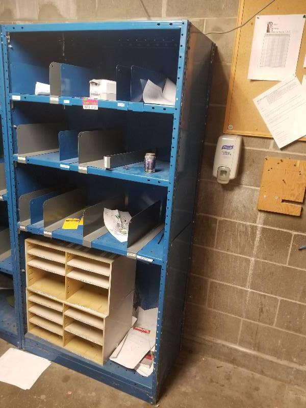 lot 1101 image: Blue metal 4 shelf rack