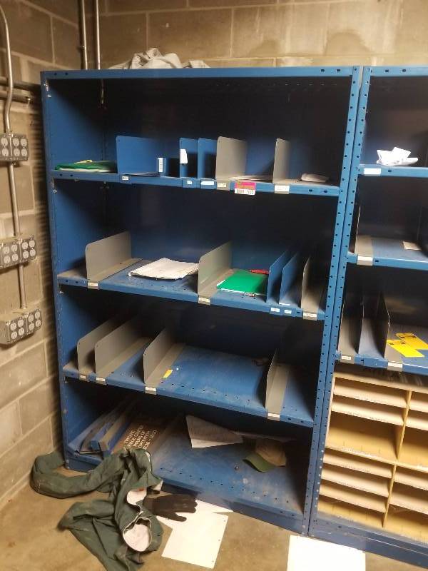 lot 1102 image: Blue metal 4 shelf rack