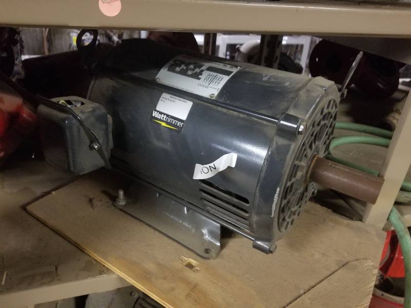 lot 1147 image: Dayton 10 HP 3 phase 230 volt Premium efficiency motor