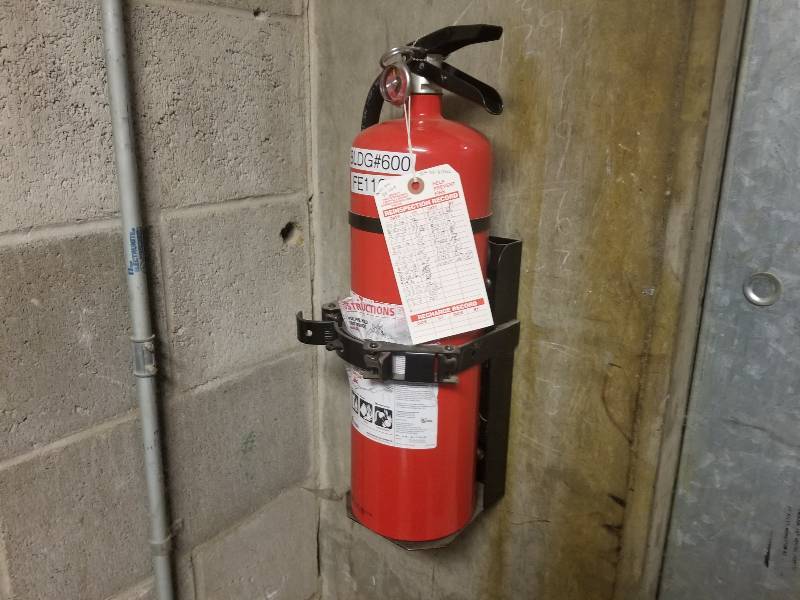 lot 1168 image: Red wall mount fire extinguisher