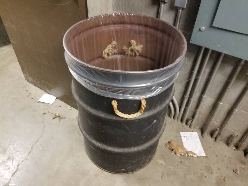 lot 1181 image: Metal barrel trash can