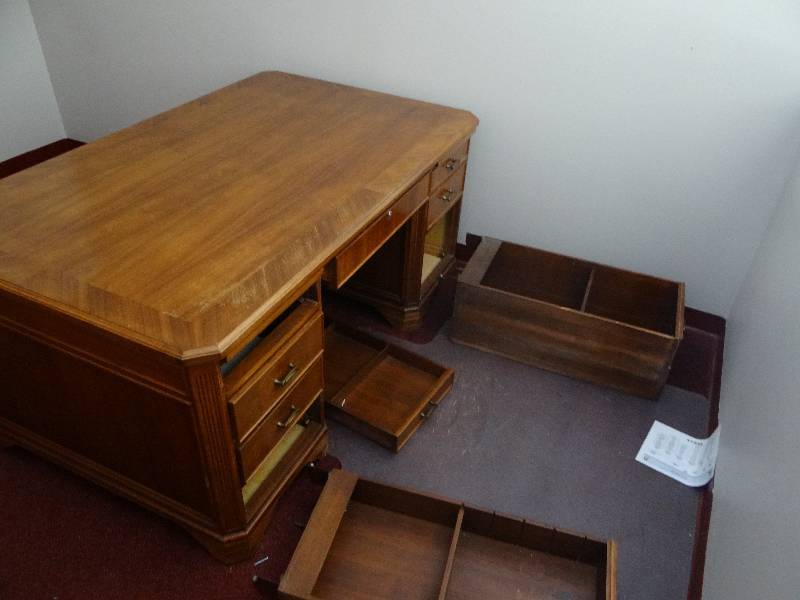 lot 1630 image: Contents of 2 Rooms