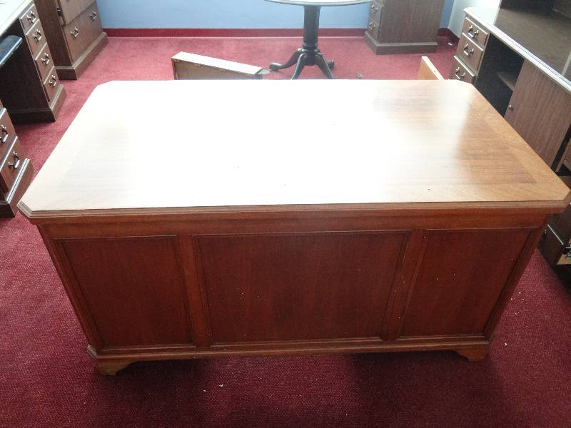 lot 1631 image: Contents of Room