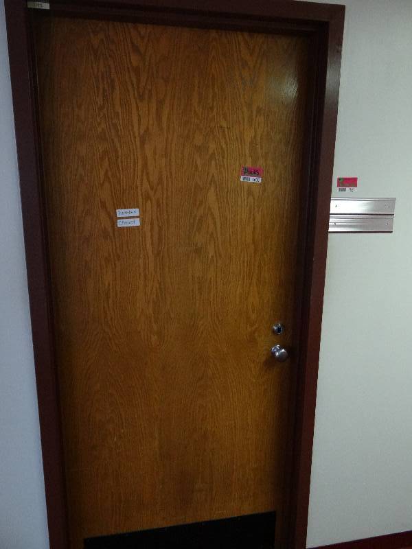 lot 1633 image: Doors Approx. 24