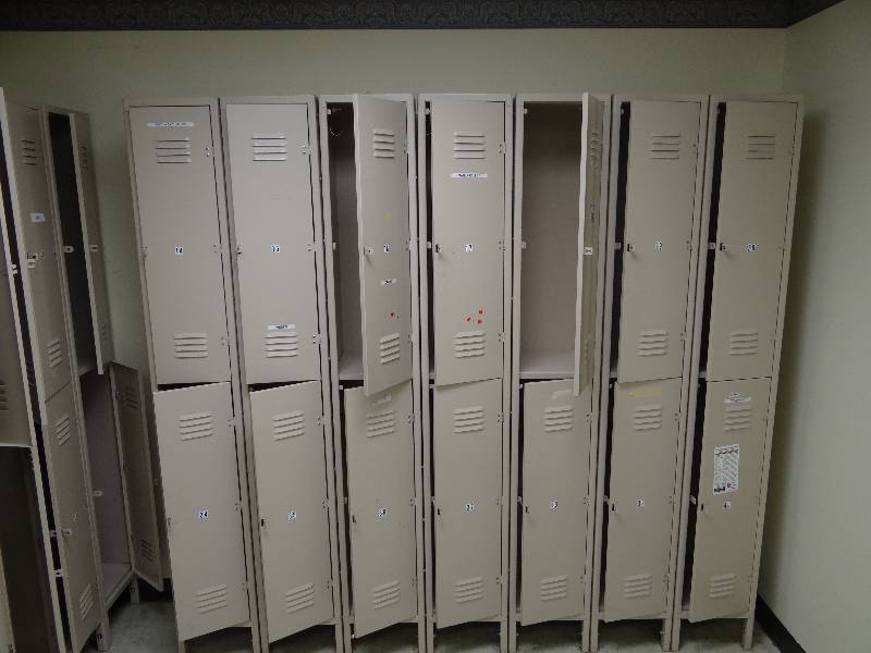 lot 1732 image: Room Full of Lockers