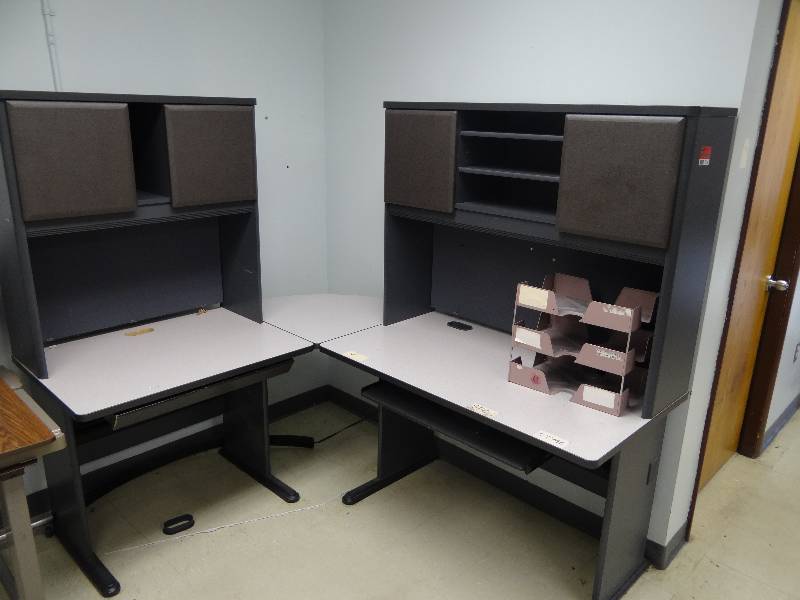 lot 1754 image: 3 Desks , Trash Can