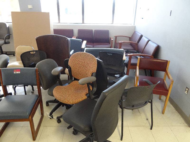 lot 1765 image: 25 Office Chairs , Cart