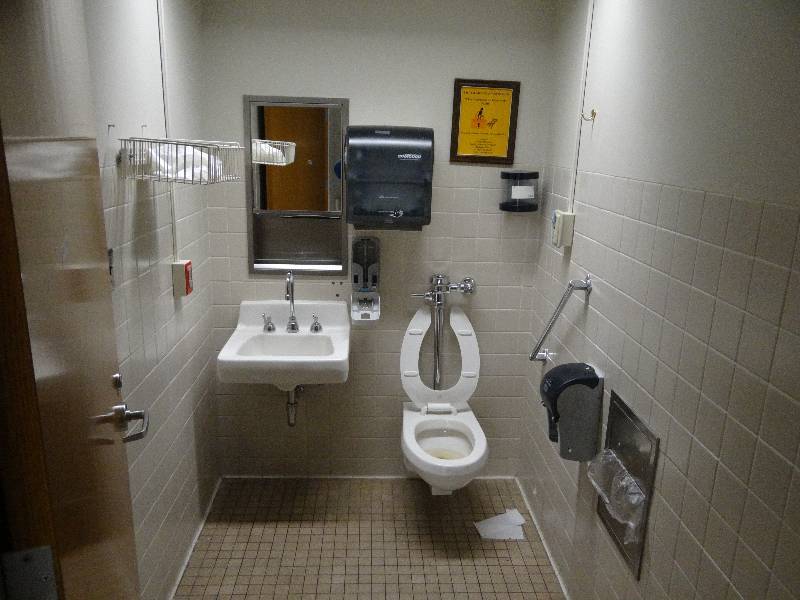 lot 1769 image: Contents of Bathroom and 2 Rooms