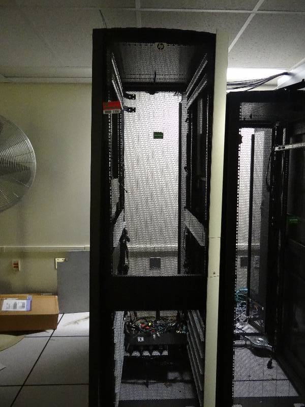 lot 1886 image: HP Full Size Server Rack