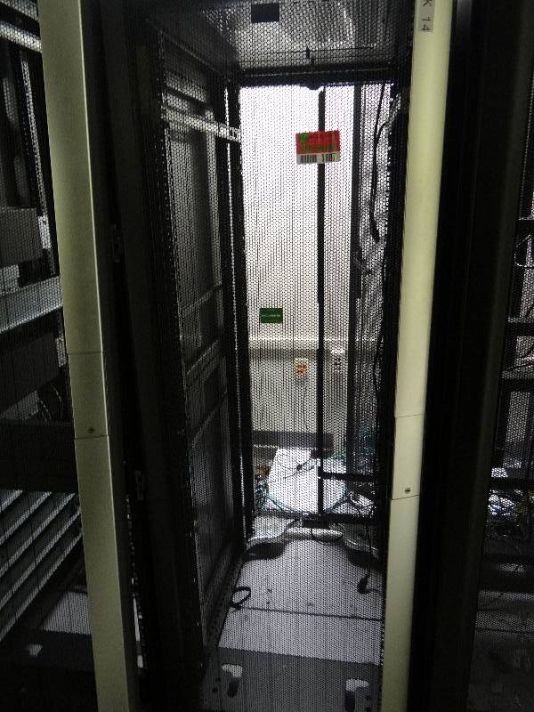 lot 1887 image: Hp 23 Height Server Rack