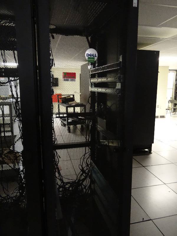 lot 1894 image: Dell Full Sizer Server Rack