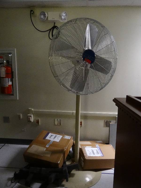lot 1895 image: Patton 30Inch Diameter Electric Fan On Stand