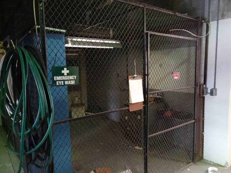 lot 1027 image: Metal Cage and Contents Included