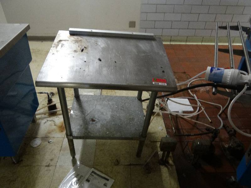 lot 1318 image: Stainless Steel Table 24x30