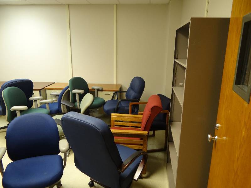 lot 1418 image: Large Lot Of Office Furniture