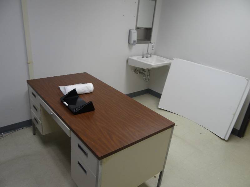 lot 1432 image: Lot Of Office Items