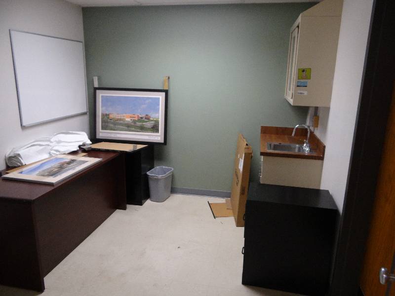 lot 1447 image: Contents Of Office