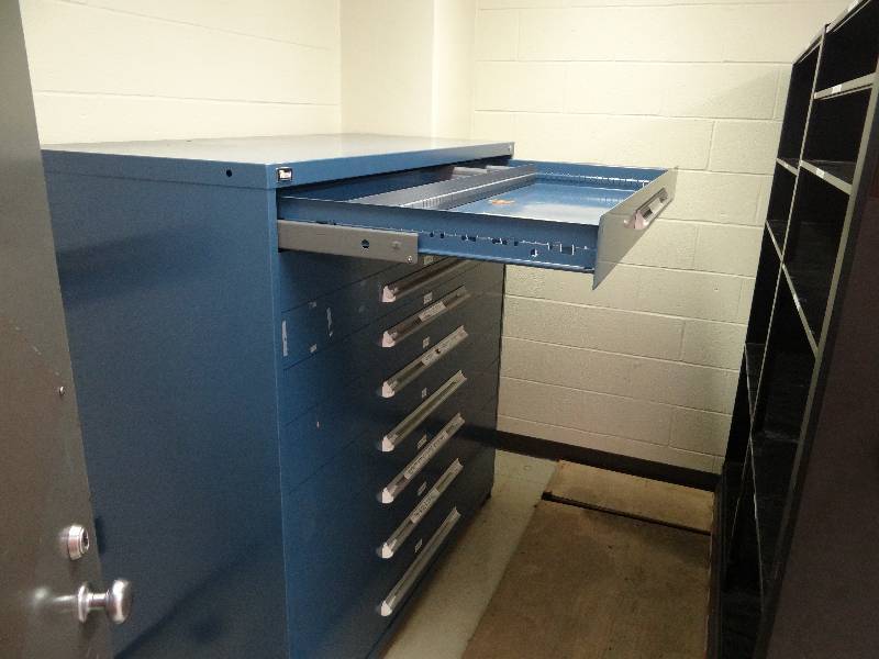 lot 1506 image: Vidmar Large Tool Chest 9 Drawer
