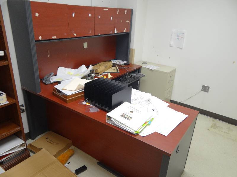 lot 1519 image: Contents Of Office