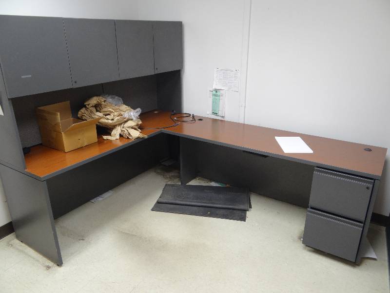 lot 1520 image: Contents Of Office