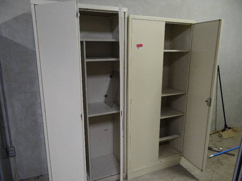 lot 1531 image: (2) 2 Door Cabinets