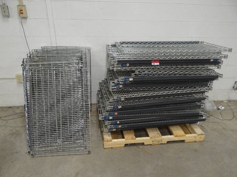 lot 1534 image: Lot Of 36x24 And 48x24 Shelf Pieces