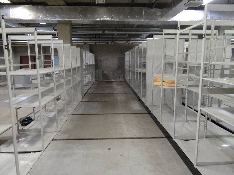 lot 1536 image: Space saver 4 Section Rack Storage System