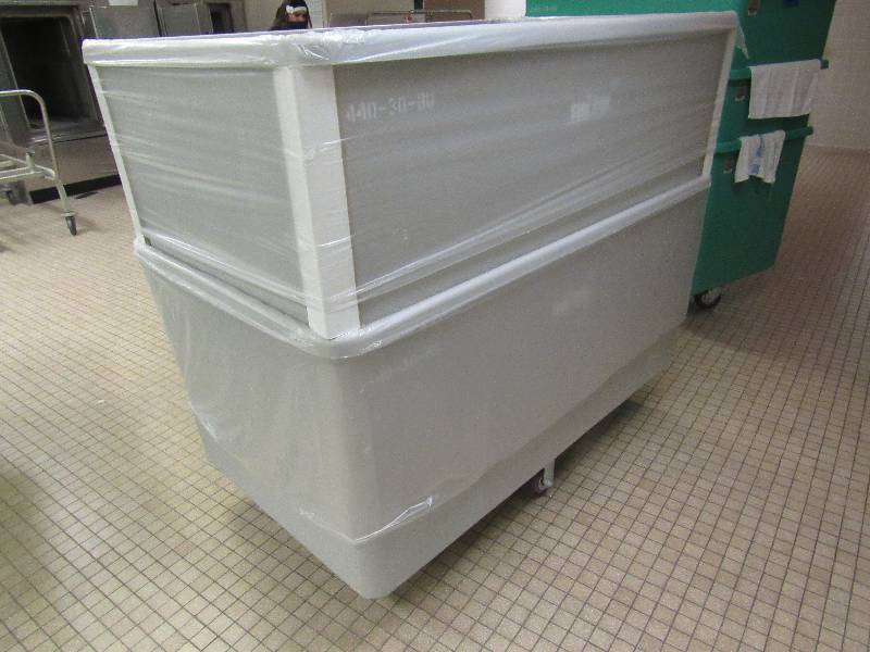 lot 1399C image: One Gray Sani Trux w A Lid