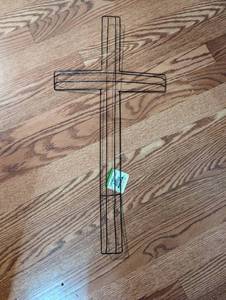 lot 1124 image: Formal Garden Cross Shape Wreath