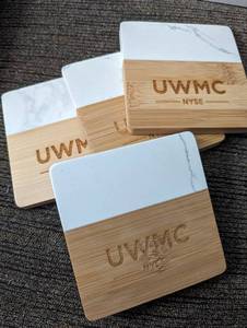 lot 1137 image: Set of 4 marble and wood coasters