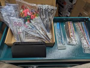 lot 1177 image: Pet Grooming Shears and Combs