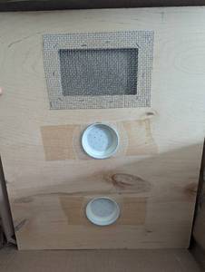 lot 1190 image: 10F-Burns Bees Feeding System wlids